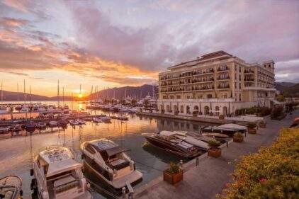 Nằm bên bờ vịnh boka, regent porto montenegro là nơi nghỉ dưỡng yêu thích của giới thượng lưu châu âu.