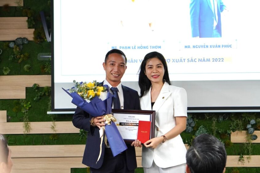 Xin chúc mừng ông Nguyễn Xuân Phúc với giải thưởng Top những nhân viên hỗ trợ xuất sắc của năm 2022