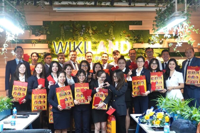 Buổi lễ tổng kết 2022 của công ty cổ phần địa ốc wiki - wikiland đã diễn ra thành công tốt đẹp với sự tham dự của ban lãnh đạo cùng toàn thể nhân sự wikiland.