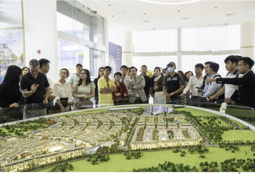 Khách hàng tham quan dự án Meyhomes Capital Phú Quốc.