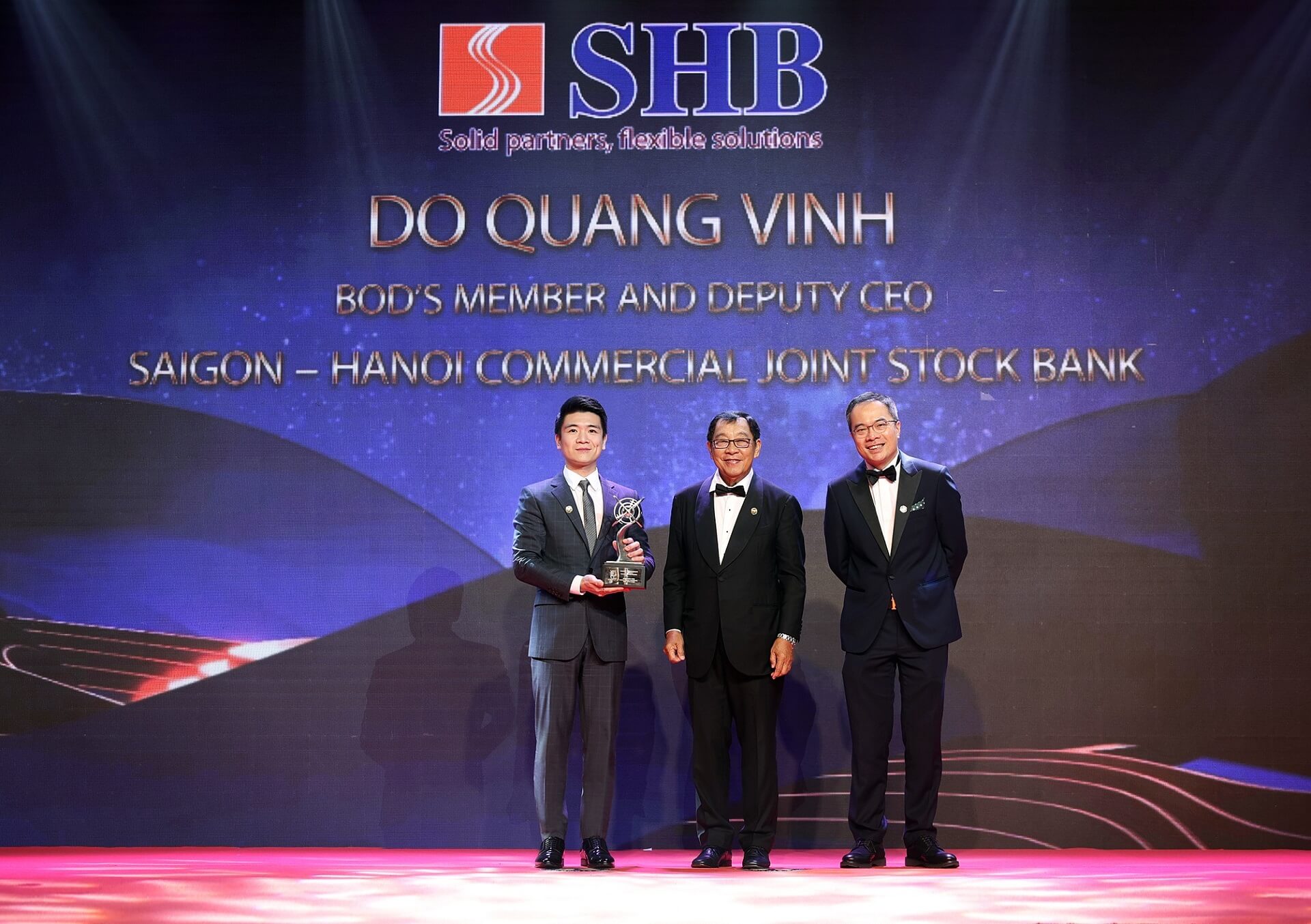 Ông Đỗ Quang Vinh và Giải thưởng “Doanh nhân Châu Á xuất sắc ngành dịch vụ tài chính”