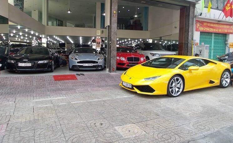 Siêu xe Lamborghini Huracan màu vàng đeo biển “tứ quý” 8 của thái tử Novaland từng sở hữu cũng thuộc vào dạng hàng “khủng” tại Việt Nam. Đây là chiếc Lamborghini Huracan thứ 3 về tới Việt Nam trong năm 2015.