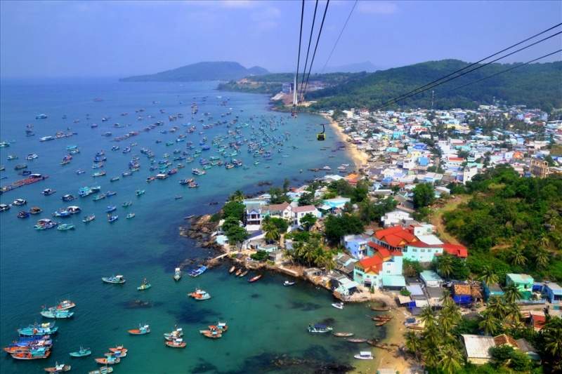 Thành phố Phú Quốc sôi động đón du khách cho dịp tết Nhâm Dần 2022