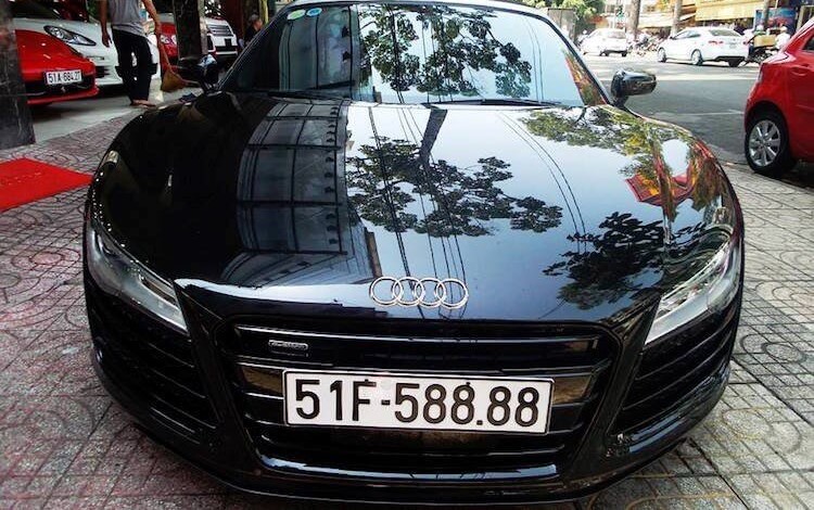 Siêu xe mui trần biển đẹp Audi R8 Spyder V10 5.2 đời 2014 đầu tiên tại Việt Nam