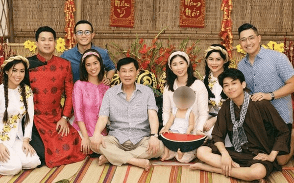 Đại gia đình ông Johnathan Hạnh Nguyễn