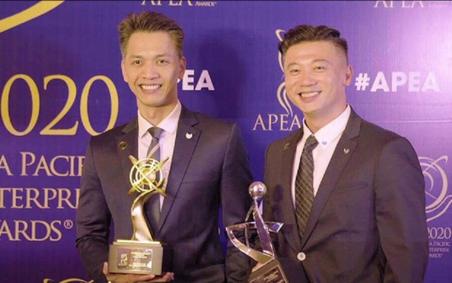 Ông Nguyễn Khắc Nguyện(phải) là cánh tay phải đắc lực của Chủ tịch Ngân hàng ACB-Ông Trần Hùng Huy(trái)