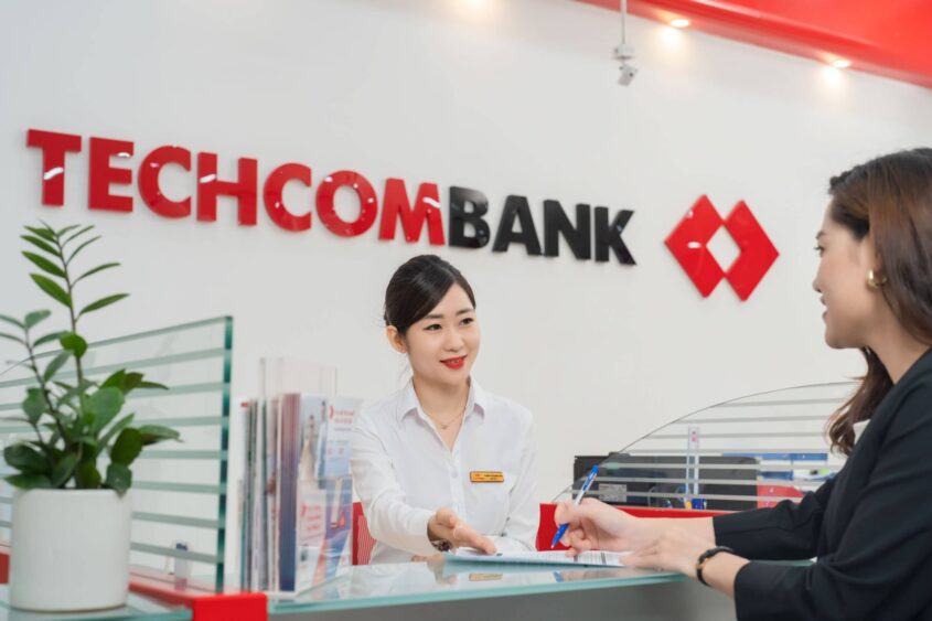 giờ làm việc Techcombank