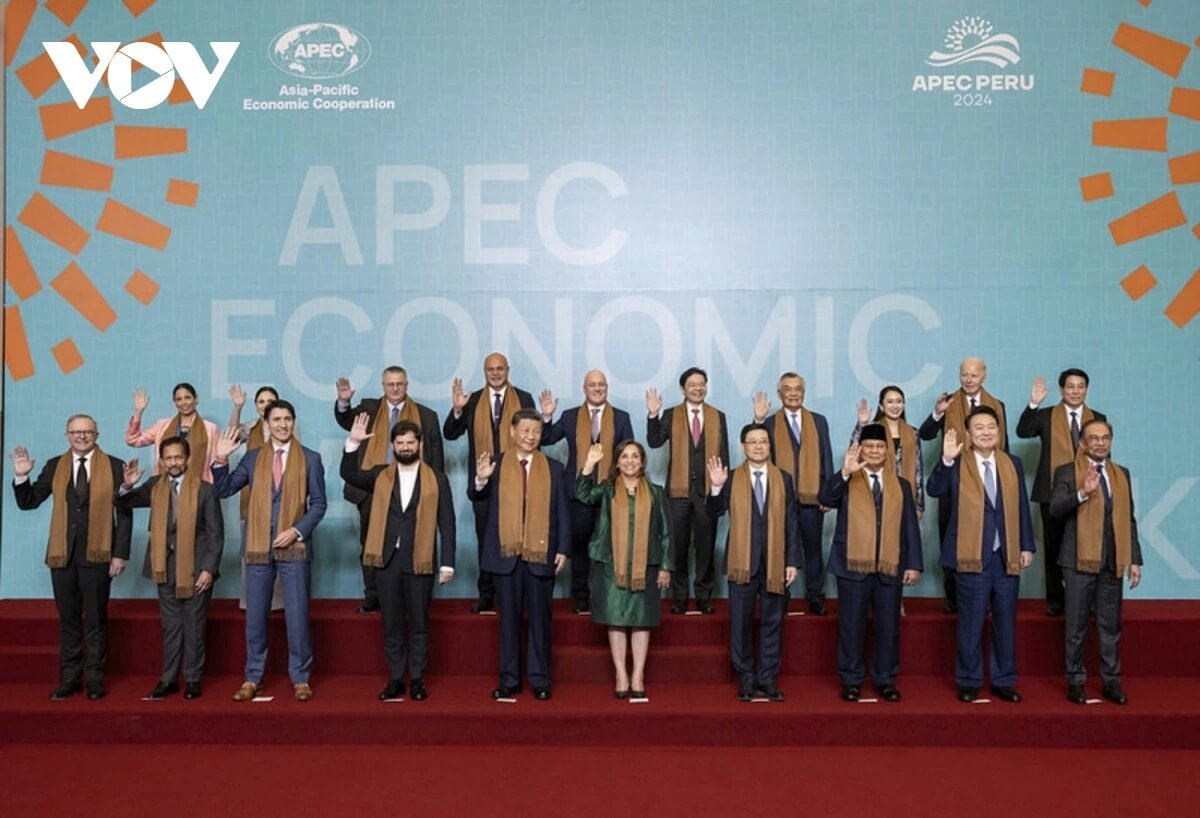 Lãnh đạo các nền kinh tế APEC tại lễ đón