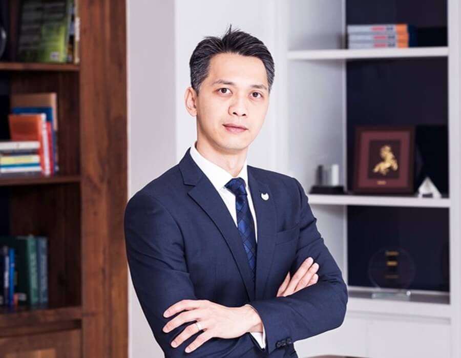 Doanh nhân Trần Hùng Huy (sinh năm 1978) hiện đang là Chủ tịch HĐQT Ngân hàng Thương mại Cổ phần Á Châu (ACB).